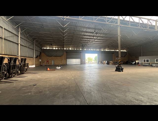1,850M² WAREHOUSE FOR SALE IN SPARTAN